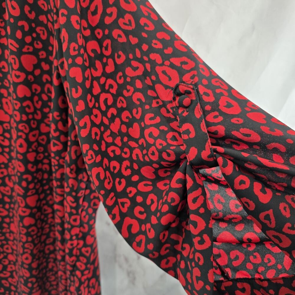 Torrid Shirt Womens 5 5X Red Black Blouse Heart Button Up Harper Leopard Cheetah - Picture 12 of 13